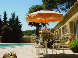 gites de France : gites en Provence,  1,4 km de Saint rmy de Provence, face aux Alpilles ; grande piscine ; terrasse ; parking ;  partir de 40 euros la nuit
